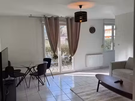 appartement meublé 50 m2 avec terrasse & parking