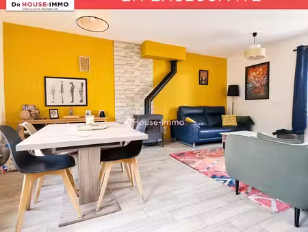maison rénovée avec jardin clos sans vis-à-vis et grange en pierres.