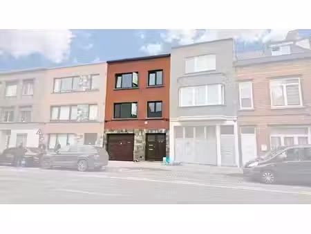opbrengsteigendom met twee appartementen en garage op gun...