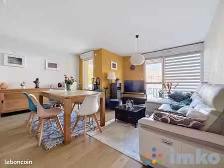 appartement 1 pièce 64 m²