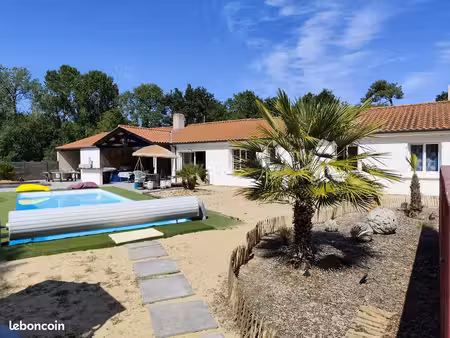 maison 185m2  piscine 12m  beaux volumes et climatisée