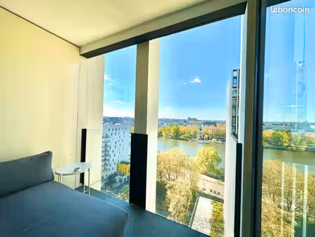skyhome neuf au 14e étage  vue panoramique sur la loire