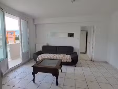a louer t2 45 m2 avec grand balcon parking privé et cava
