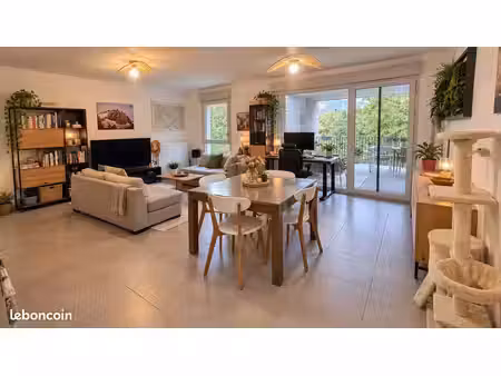 appartement t3 récent avec grande terrasse et garage