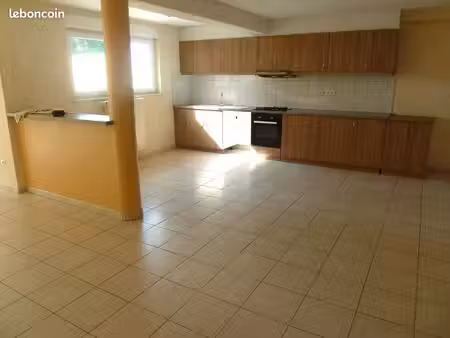 très calme et confortable 4/5 en duplex de 140 m²
