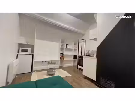 joli studio meublé
