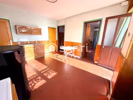 110 m² à réinventer  trois chambres et de nombreuses dépendances
