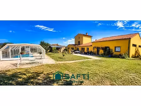 ensemble immobilier avec piscine au pied du canigou