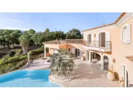villa de luxe à vendre dans le quartier le dramont-agay-anthéor-le trayas
