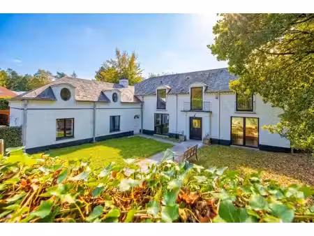 barnes | uccle – villa familiale avec piscine sur un terrain