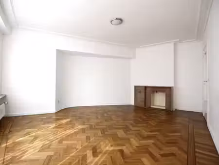 a deux pas du centre ville! bel appartement 1 chambre à loue