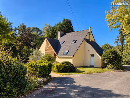 maison d'architecte de 125 m² avec 4 chambres  terrain d'un hectare et double garage – der