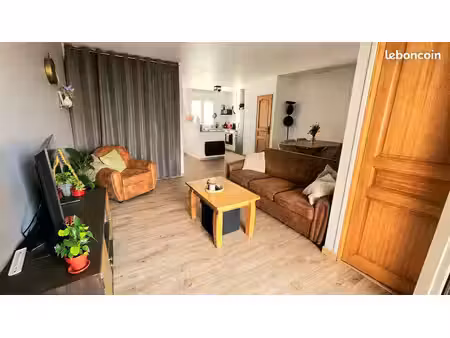 f2 50m2 garage privé et balcon - gisors gare et parc a proximité - dpe c