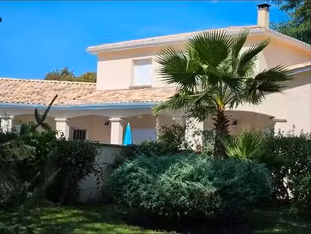maison à vendre 171 m2 - 2500m de terrain - jardin paysagé - piscine. garage de 75 m2 avec