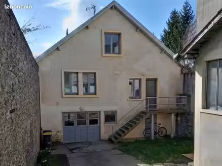 maison 3 chambres avec petit jardin laval proche halage idéale famille ou colloques