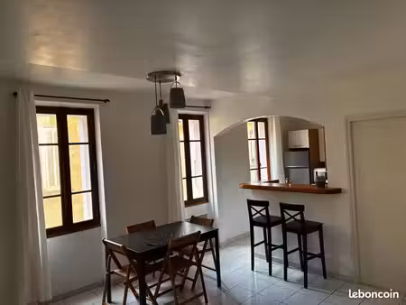 ceyreste – t1 bis meublé 38 m²  entièrement rééquipé  rue calme