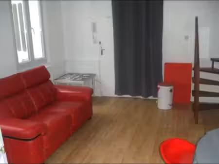 petite maison sur cour avec chambre/bureau calme centre rue thiers