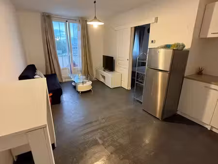 appartement t2 meublé 35 m2 avec balcon - carré de soie