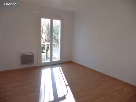 t2 lumineux de 42 m² avec loggia – marseille 9e – résidence la pauline