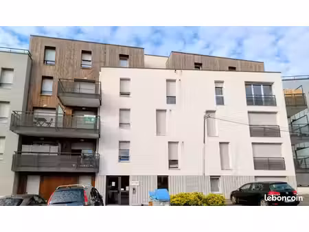 t2 (44 m²) récent au 2ème étage avec balcon et parking