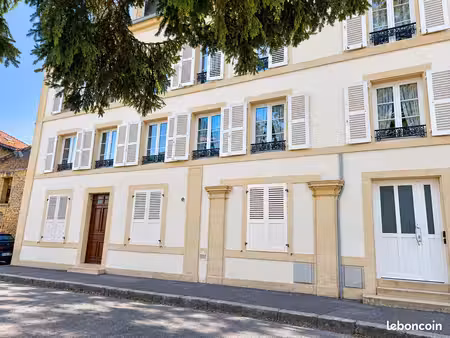 sedan - appartement f3/4 en rdc avec parking