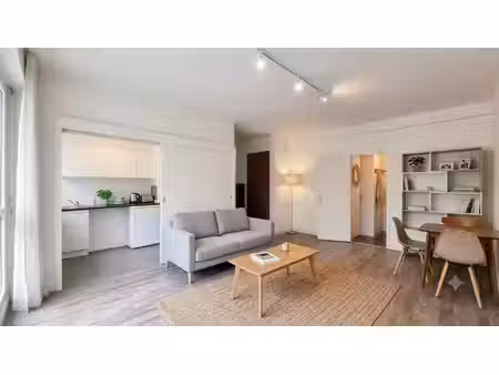 paris 16e - studio de 33 68 m2 avec ascenseur  gardien et cave