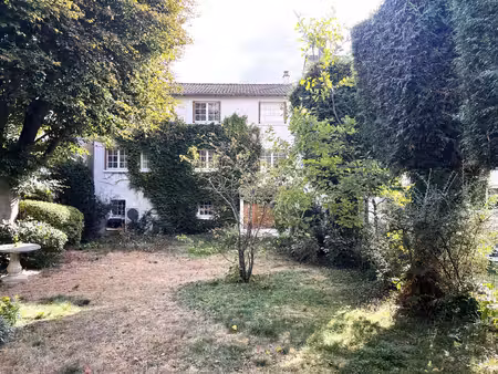maison 8 pièces  sous-sol total  sur un terrain de 496m2