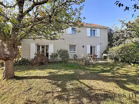 bien d'exception au coeur du plan de troux - montigny-le-bretonneux