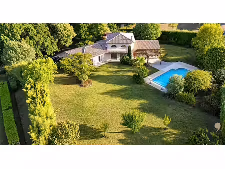 maison drémil lafage 7 pièces 203 m2 sur terrain de 3972 m2