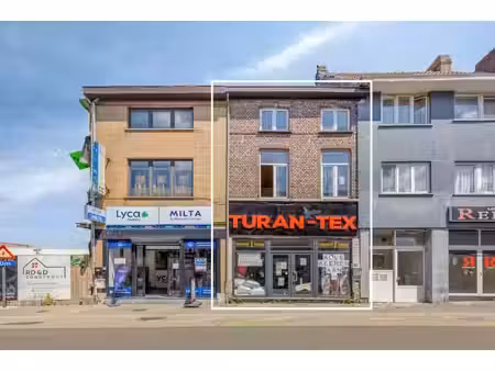 handelspand met woonst op commerciële toplocatie nabij ge...