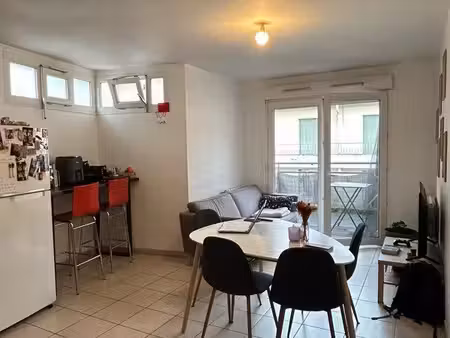 bel appartement t3 (58m2) traversant avec terrasse et garage double