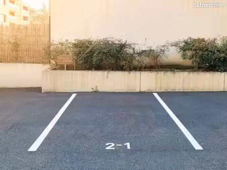 place de parking aérien en résidence sécurisée avenue des pyrénées