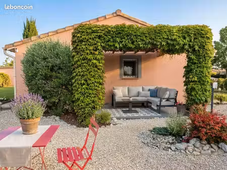 maison de plain-pied 92 m² 3 chambres  terrain paysagé de 700 m²  garage et atelier 35 m²–