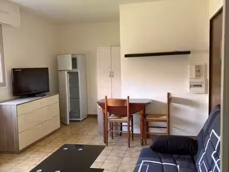 location studio meublé
