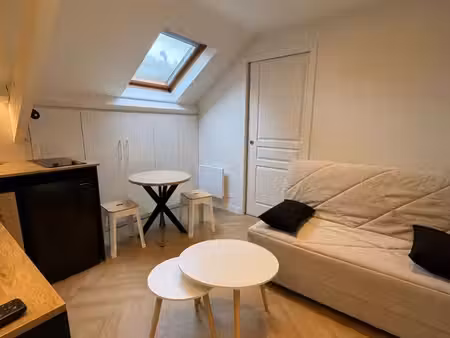 location studio meublé