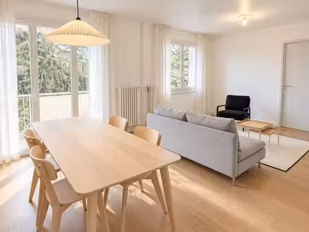 appartement meublé rénové 75 m² – 2 chambres – 1 990 cc