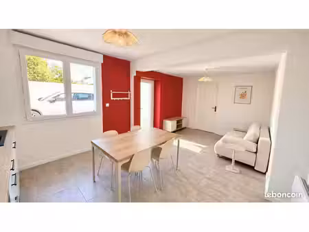 à louer – très bel appartement meublé entièrement rénové – la boissière-sur-èvre
