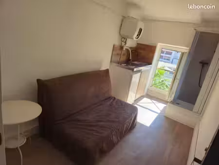 vends chambre de bonne+ cave 13007 avec vue sur notre dame de la garde