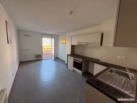 studio 27m2 - bd chave - résidence récente