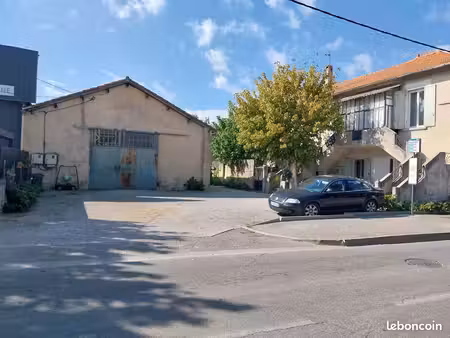 logement et local aux pieds des alpilles