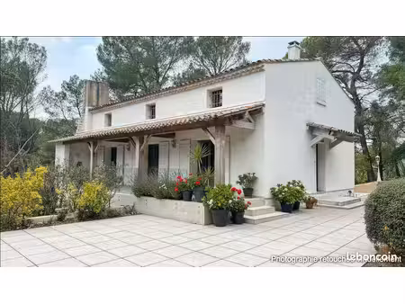 villa 5 pièces 170 m²