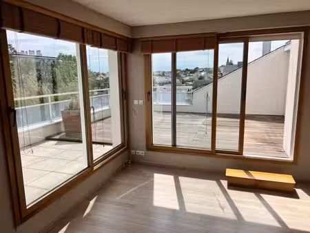 nantes - procé- beau t3 avec 2 terrasses dont une de 47m2 orientée sud - 2 stationnements 