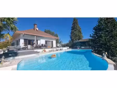 très belle maison