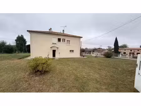 maison de village de 122 m² avec grand garage  balcon et vue dégagée sur la campagne