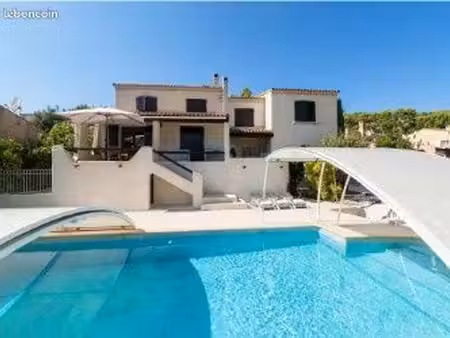 propriété 8 pièces 198 m²