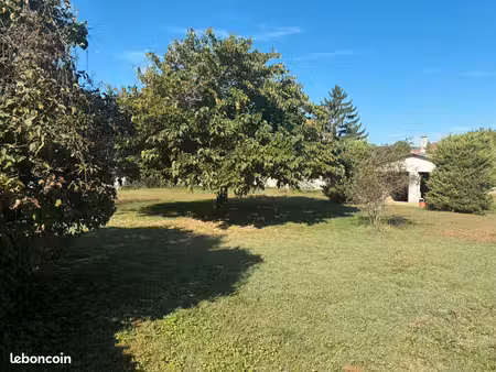 genas/azieu beau terrain arboré et clos