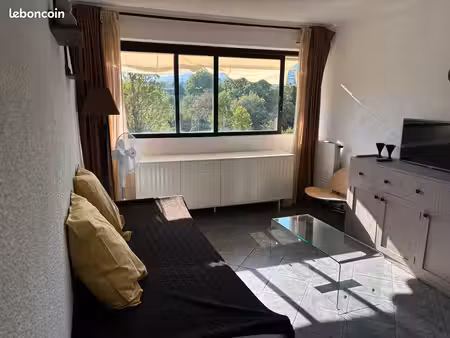 agréable studio avec piscine