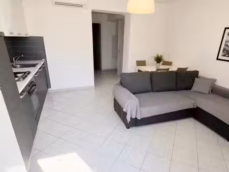 2 pièces 43 m2 en haut de villa