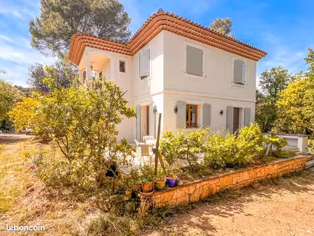 grande villa 164 m² + t2 indépendant 35 m² – terrain 1 687 m² – roquefort-les-pins (proche