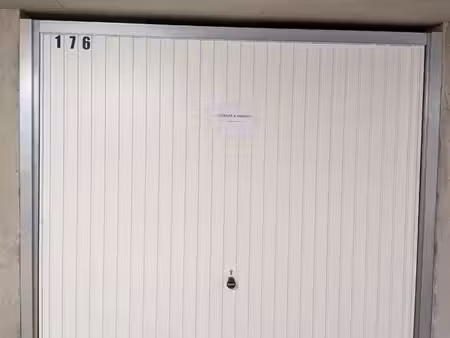 à vendre garage box avec porte électrique